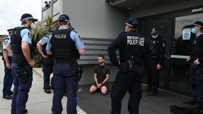 Australian police clash with anti-lockdown protesters