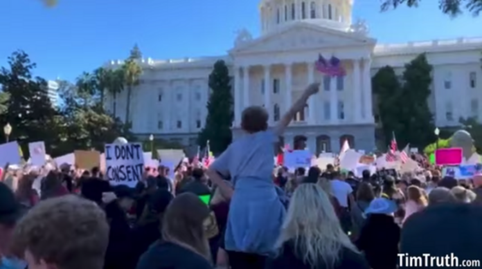 USA erupts in protests against medical tyranny