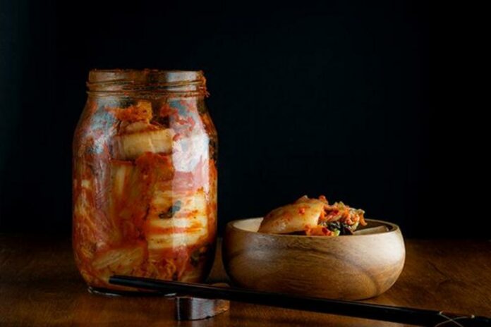 Six reasons to eat kimchi, a side dish that boosts your digestive health (recipe included)