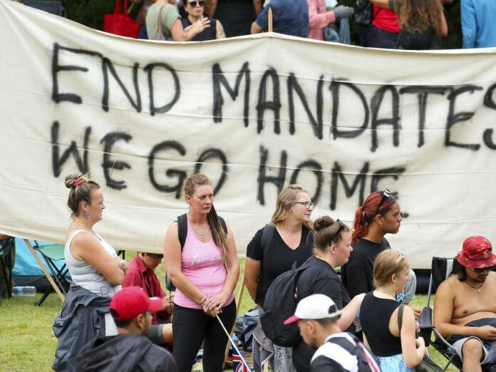 “People made their own choices”: NZ PM insists “there was no compulsory vaccination”
