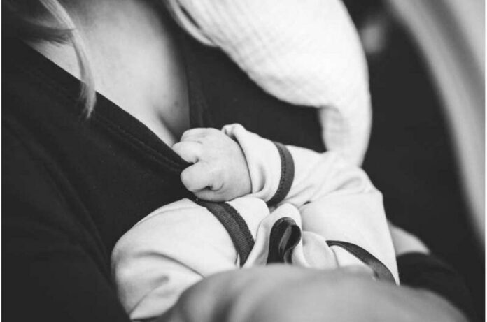 Negative attitudes towards breastfeeding in public still an issue