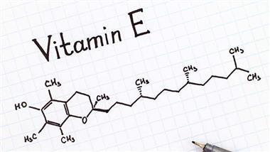 vitamin e helps decrease cancer risk
