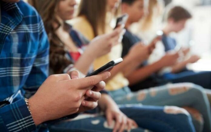 Internet addiction affects the behavior and development of adolescents
