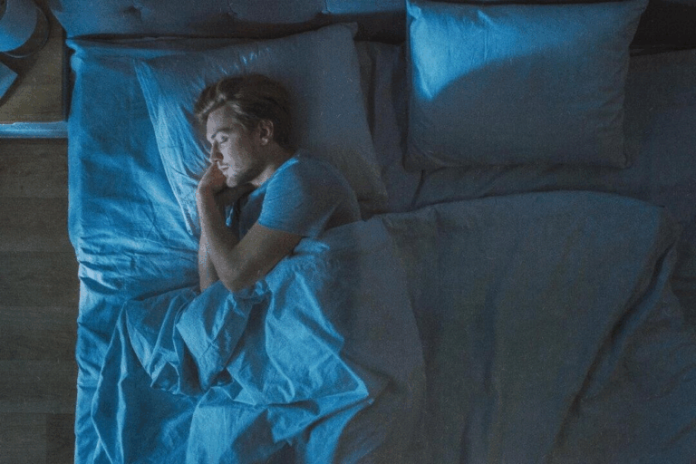 "The darker, the better": why sleeping in total darkness is a big deal